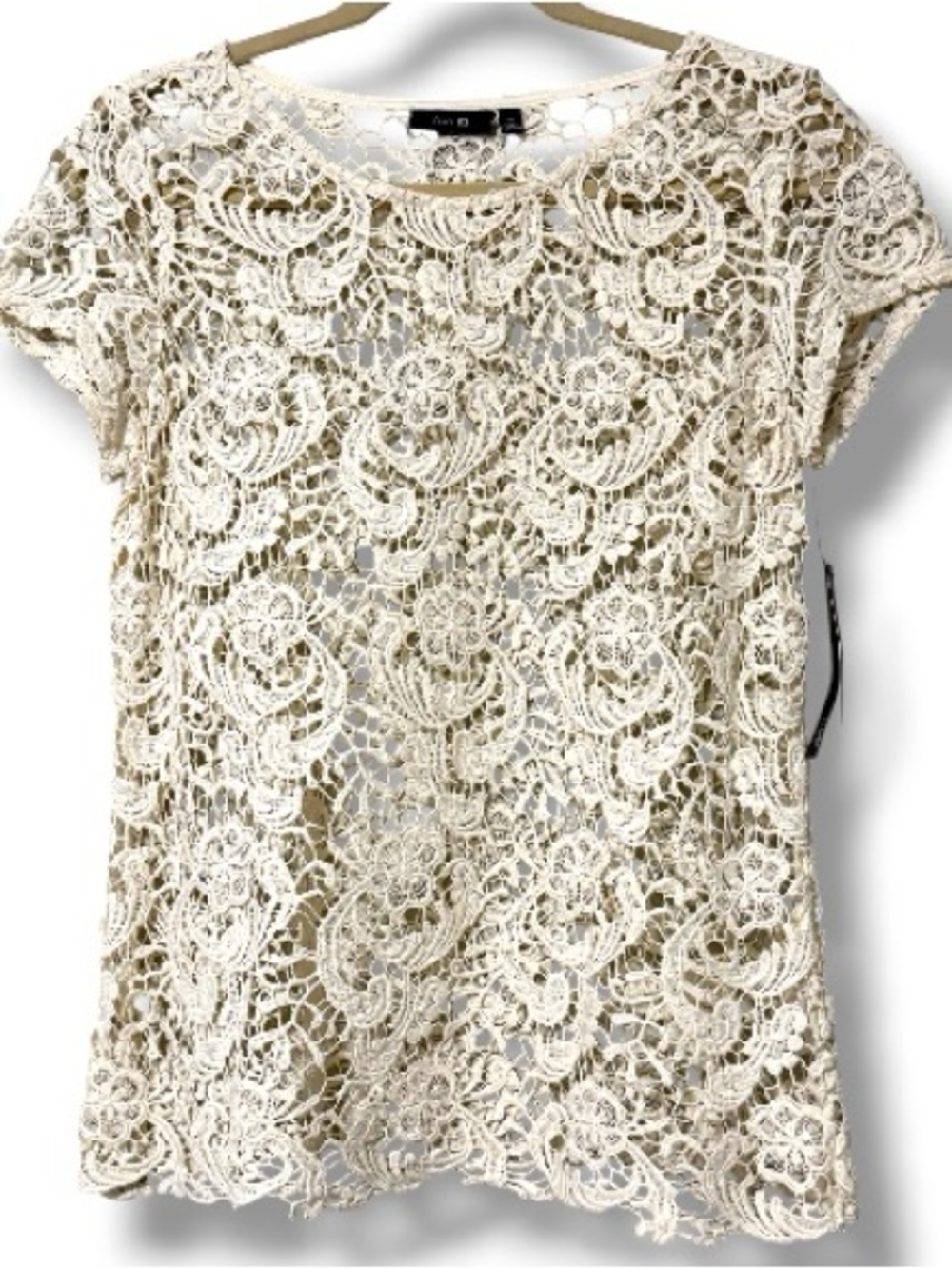 Apt. 9 women’s size medium lace top crème scoop neck short sleeve new with tags